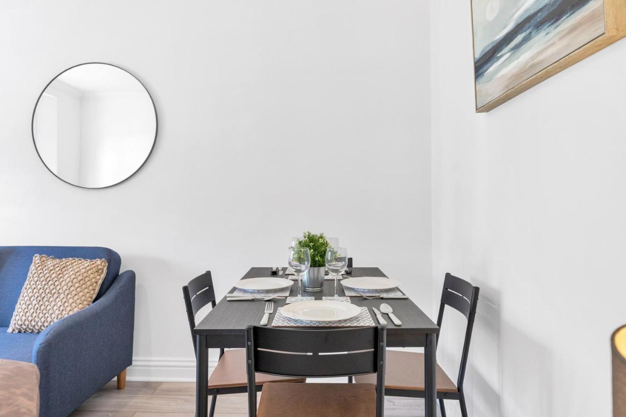 Modern Two Bedroom Apartment With Free Parking! Londra Esterno foto