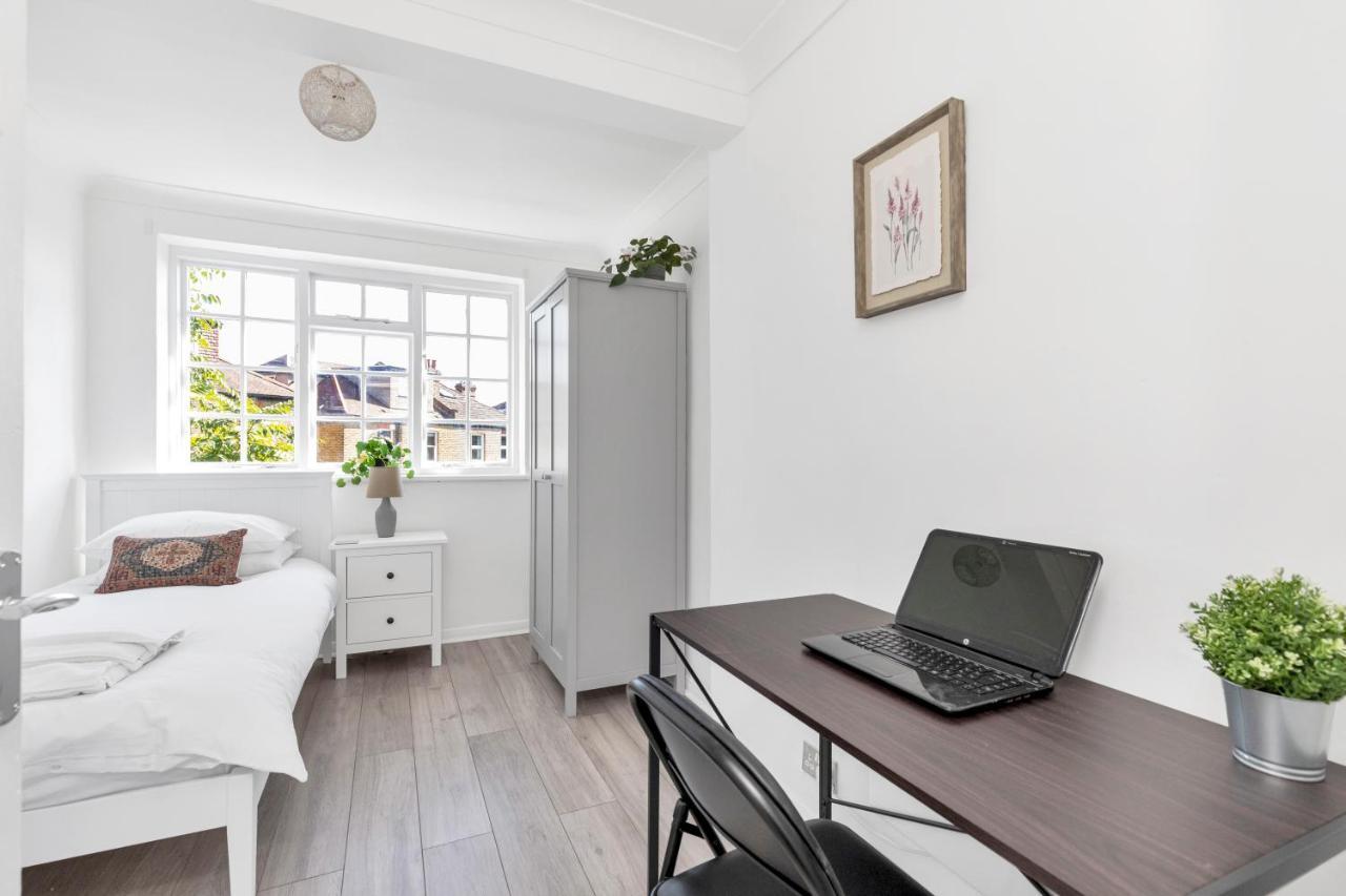 Modern Two Bedroom Apartment With Free Parking! Londra Esterno foto