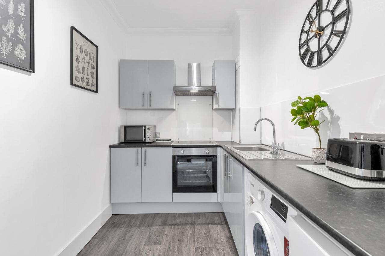 Modern Two Bedroom Apartment With Free Parking! Londra Esterno foto