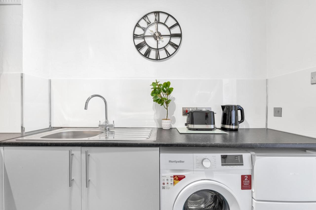 Modern Two Bedroom Apartment With Free Parking! Londra Esterno foto