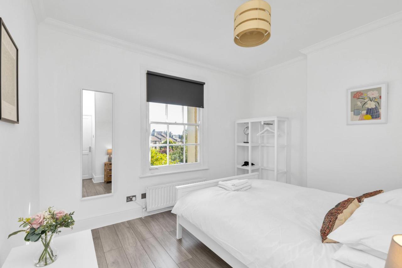Modern Two Bedroom Apartment With Free Parking! Londra Esterno foto