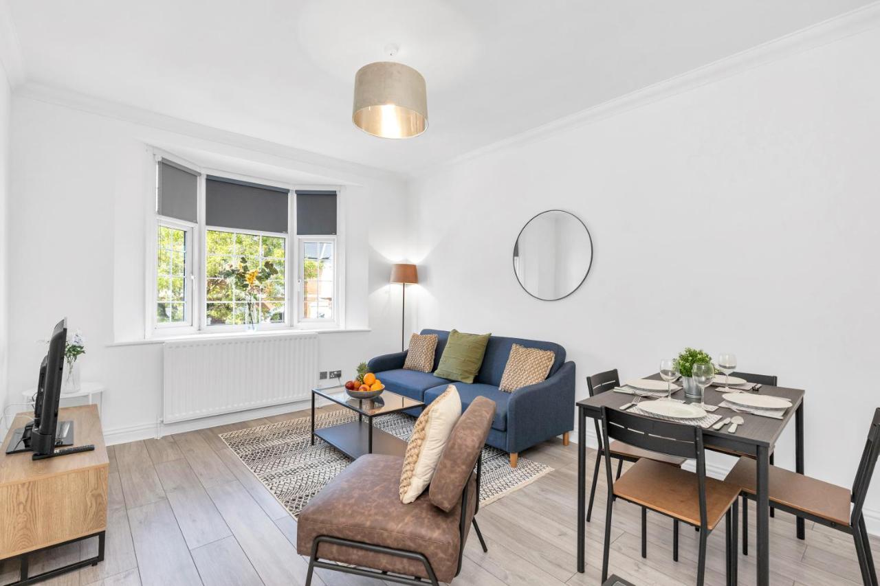 Modern Two Bedroom Apartment With Free Parking! Londra Esterno foto