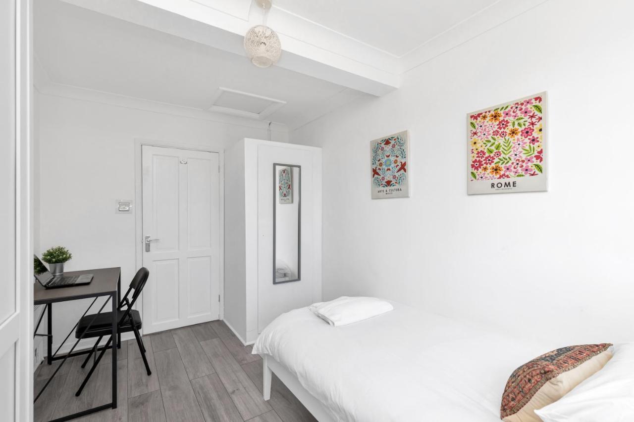 Modern Two Bedroom Apartment With Free Parking! Londra Esterno foto
